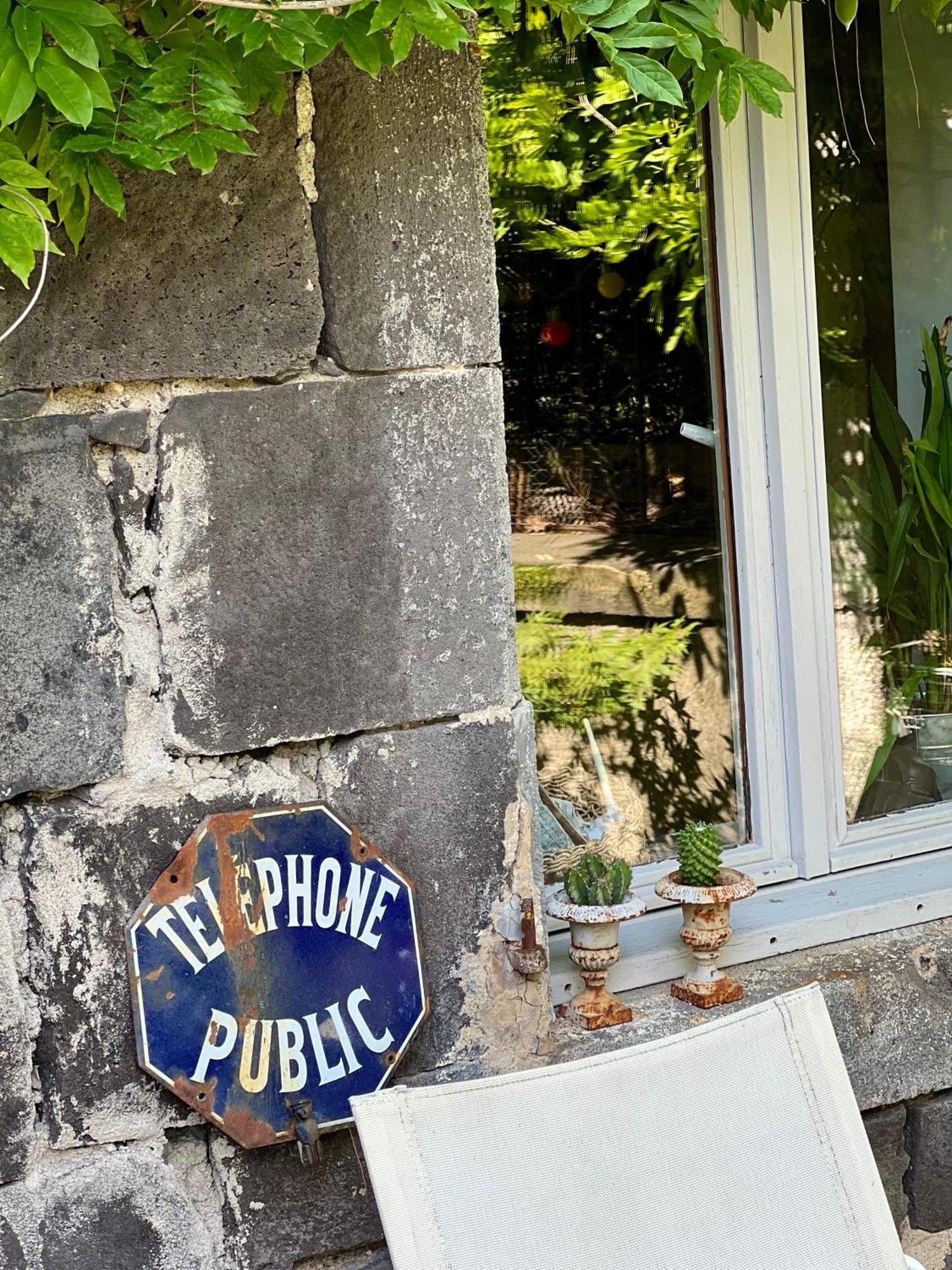 Bed and Breakfast Les Hirondelles Du Marais Riom Zewnętrze zdjęcie
